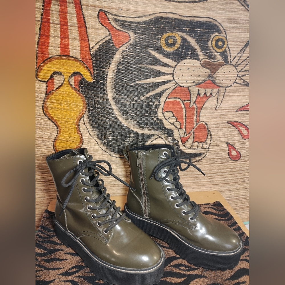 H&M | Platform Boots